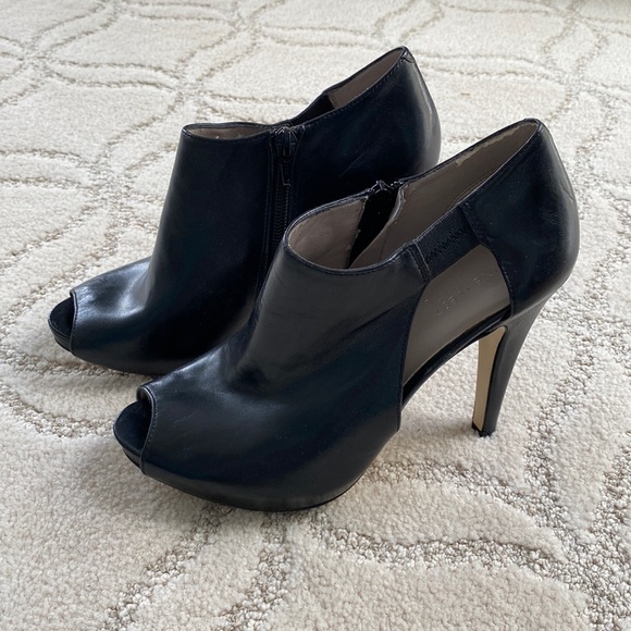 Super sexy Nine West peep toe heels. - Picture 1 of 4